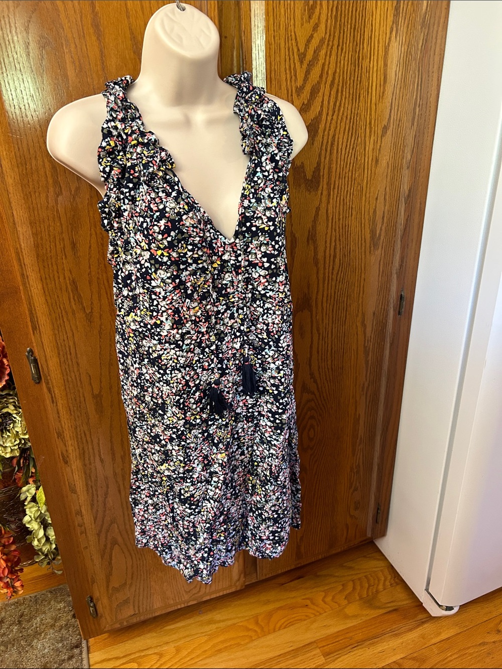 crown & ivy Navy Floral Ruffle-Trim V-Neck Dress